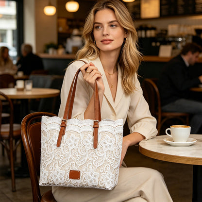 👜 PROMO LIMITÉE 50% DE RÉDUCTION ! 👒💃 Sac Fourre-Tout Élégant en Dentelle Blanche – Grand Compartiment, Bretelles Réglables 🔐